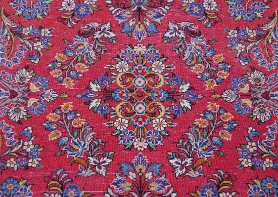 Handmade Persian Sarouk floral wool rug in red color. Size 3.4x5.